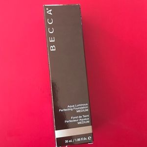 NWT Aqua Luminous Perfecting Foundation BECCA